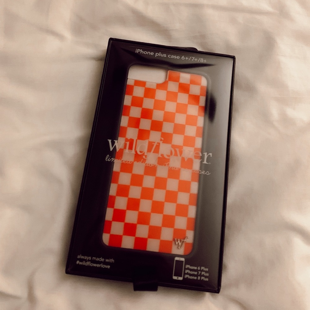 WILDFLOWER iPhone 8+/6+/7+ checkered case